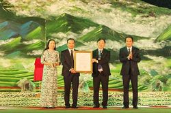 Công bố đô thị Mộc Châu đạt tiêu chí đô thị loại IV và Chương trình nghệ thuật với chủ đề 'Mộc Châu hội tụ và lan tỏa'