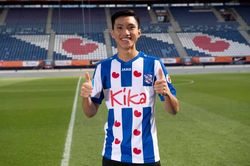 Hình ảnh đầu tiên của Đoàn Văn Hậu trong màu áo SC Heerenveen