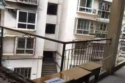 Gãy lan can, 2 học sinh Trung Quốc rơi từ tầng 4 thương vong