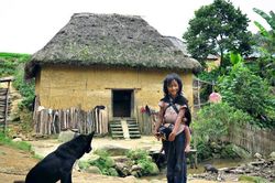 Độc đáo những ngôi nhà trình tường của người Hà Nhì
