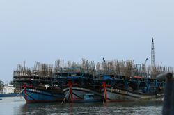 Nỗ lực cứu tàu câu mực Quảng Nam bị chìm trên biển