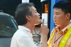 Tát cảnh sát giao thông, tài xế xe biển xanh bị phạt 2,5 triệu đồng