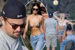 Bạn gái kém 22 tuổi của Leonardo DiCaprio mặc áo bơi bé xíu, khoe ngực gợi cảm