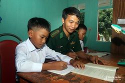 Đồn Biên phòng Nậm Càn nhận nuôi học sinh vùng đồng bào khó khăn