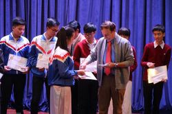 Trao học bổng Vallet cho học sinh xuất sắc ở miền Trung, Tây Nguyên