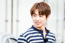 Chỉ là hát vu vơ vài câu vui nhộn, Jungkook (BTS) nhanh chóng 'tung hoành' Twitter bởi giọng ca tuyệt vời của mình
