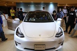 Giữa thương chiến, ôtô Tesla được Trung Quốc miễn thuế nhập khẩu