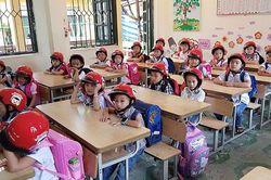 Hơn 15.000 học sinh lớp 1 sẽ được tặng mũ bảo hiểm đạt chuẩn