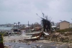 'Siêu bão quái vật' Dorian tàn phá chưa từng thấy Bahamas, lăm le tiến về nước Mỹ