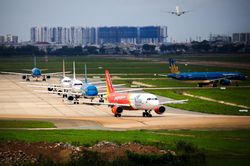 Đứng thứ 6 thế giới, trục bay vàng TP.HCM - Hà Nội nhộn nhịp ra sao?