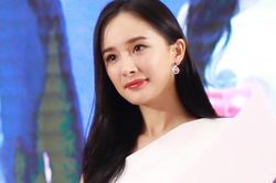 Dương Mịch xấu hổ vì fan chỉ trích công ty quản lý ở ngay sự kiện