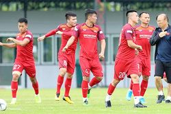 Đá với người Thái…