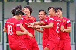 Không khí hứng khởi trong buổi tập của tuyển Việt Nam tại Thái-lan