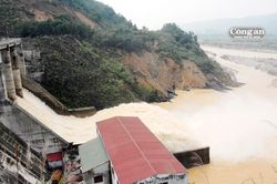 Bắc miền Trung lại oằn mình vì mưa lũ