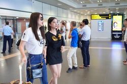 Bà trùm 'Hương Ga' Trương Ngọc Ánh xuất hiện cùng đàn em tại sân bay