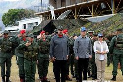 Venezuela ban bố báo động cam tại khu vực giáp Colombia