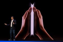 Samsung đang bí mật sản xuất điện thoại gập thành hình vuông