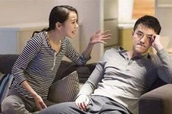 Đau đớn vì chồng mắng: 'Em biết gì mà đòi chăm con'