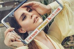 Vượt qua loạt tên tuổi đình đám, album mới của Lana Del Rey nhận được điểm số cao ngất ngưởng từ Pitchfork