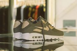 Nike và Maharishi hợp tác ra mắt 'giày Vegan' nhuộm màu tự nhiên, làm từ mùn cưa