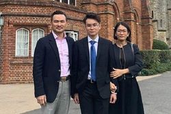 Chi Bảo nhắn nhủ con trai du học ở Anh: 'Ba từng xa nhà, nhưng con đi xa hơn ba rồi'