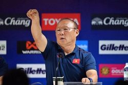 HLV Park Hang Seo nổi cáu, mời phóng viên Thái Lan ra ngoài vì ồn ào