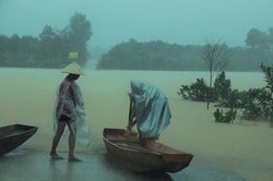 Trung Bộ và Nam Bộ mưa lớn trong ngày khai giảng, Bắc Bộ nắng ráo