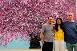 Họa sĩ Liêu Nguyễn Hướng Dương: Mang hoa đào Việt ra thế giới