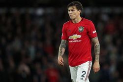 MU gặp vấn đề Lindelof và có giải pháp xử lý đầy bất ngờ