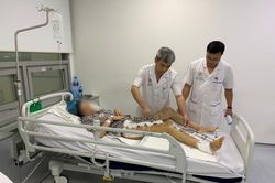 Nhập học tại… bệnh viện cho một nữ sinh bị đa chấn thương nặng