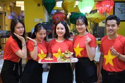 'Phát sốt' tô mì Quảng 'siêu to khổng lồ' cổ vũ Việt Nam trước trận đấu Thái Lan