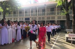 Bí thư Thành ủy TP.HCM dự khai giảng tại Trường THPT Lê Quý Đôn