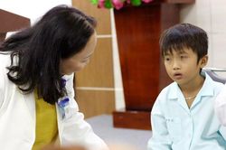 Bétrai 5 tuổi thủng mạng nhĩ vì hai viên pin điện tử