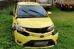 Thuê taxi chở về nhà lấy súng gí vào đầu tài xế, cướp xe