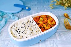 10 phút xong ngay cơm hộp tôm cà ri cho chị em văn phòng