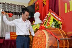 Chủ nhiệm Ủy ban Kiểm tra Tỉnh ủy dự lễ khai giảng năm học mới tại Trường THCS Cao Xuân Huy