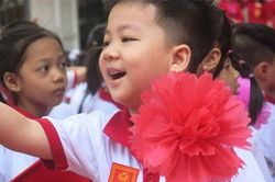 Muôn vàn biểu cảm của học sinh lớp 1 trong ngày khai giảng năm học 2019 - 2020