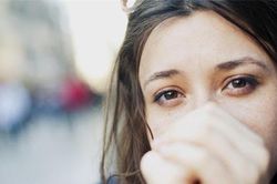 Mẹ dẫn bạn trai về giới thiệu, chị em tôi chưa kịp mừng đã bị sốc toàn tập khi chú ấy nhoẻn miệng cười