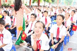 Hôm nay, học sinh cả nước hân hoan chào đón năm học mới