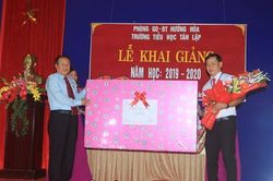 Lãnh đạo UBND tỉnh Quảng Trị dự lễ khai giảng năm học mới tại trường Tiểu học Tân Lập, huyện Hướng Hóa và Trường THCS&THPT Cửa Việt, huyện Gio Linh