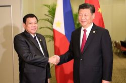Ông Duterte hé lộ cuộc đối thoại với ông Tập Cận Bình về phán quyết Biển Đông