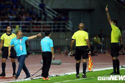 HLV Park Hang Seo nhận thẻ vàng lịch sử ở vòng loại World Cup 2022