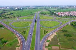 Thực hiện chủ trương xây dựng một số huyện thành quận: Hạ tầng đi trước