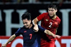 Supachok xin lỗi CĐV Thái Lan vì bỏ lỡ pha đối mặt Văn Lâm cuối trận