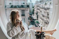 6 chiếc giường khách sạn sang chảnh dân xê dịch mê mẩn