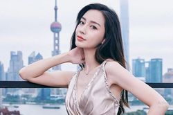 Angelababy được mẹ chồng và con đến phim trường thăm giữa tin ly hôn