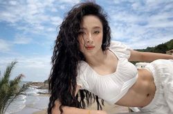 Angela Phương Trinh mặc áo hở eo, được khen thân hình đẹp