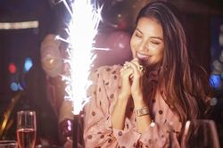Phạm Hương được bạn trai tặng nhẫn kim cương dịp sinh nhật