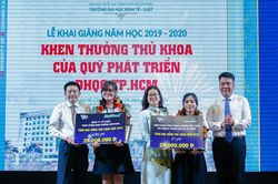 Hơn 2,3 tỷ đồng học bổng cho tân sinh viên