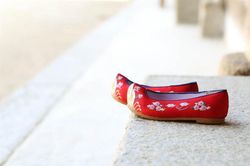 Thú vị lý do giày của người cổ đại thường có mũi hếch